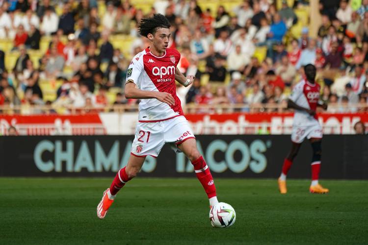 摩纳哥队迎战波尔多队，争取一场胜利的简单介绍